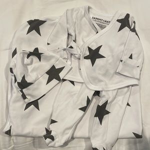 Sammy and Nat Newborn Take Home Outfit and Blanket